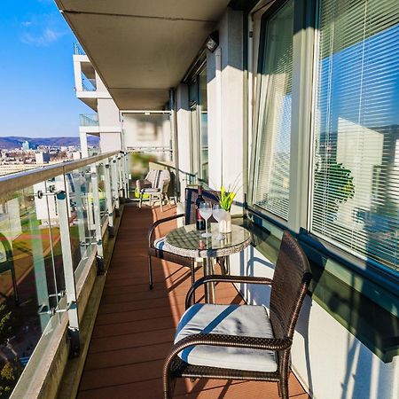 Sunny Apartment With Amazing Terrace On The 13Th Floor Near City Center 布拉迪斯拉发 外观 照片