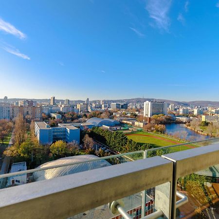 Sunny Apartment With Amazing Terrace On The 13Th Floor Near City Center 布拉迪斯拉发 外观 照片