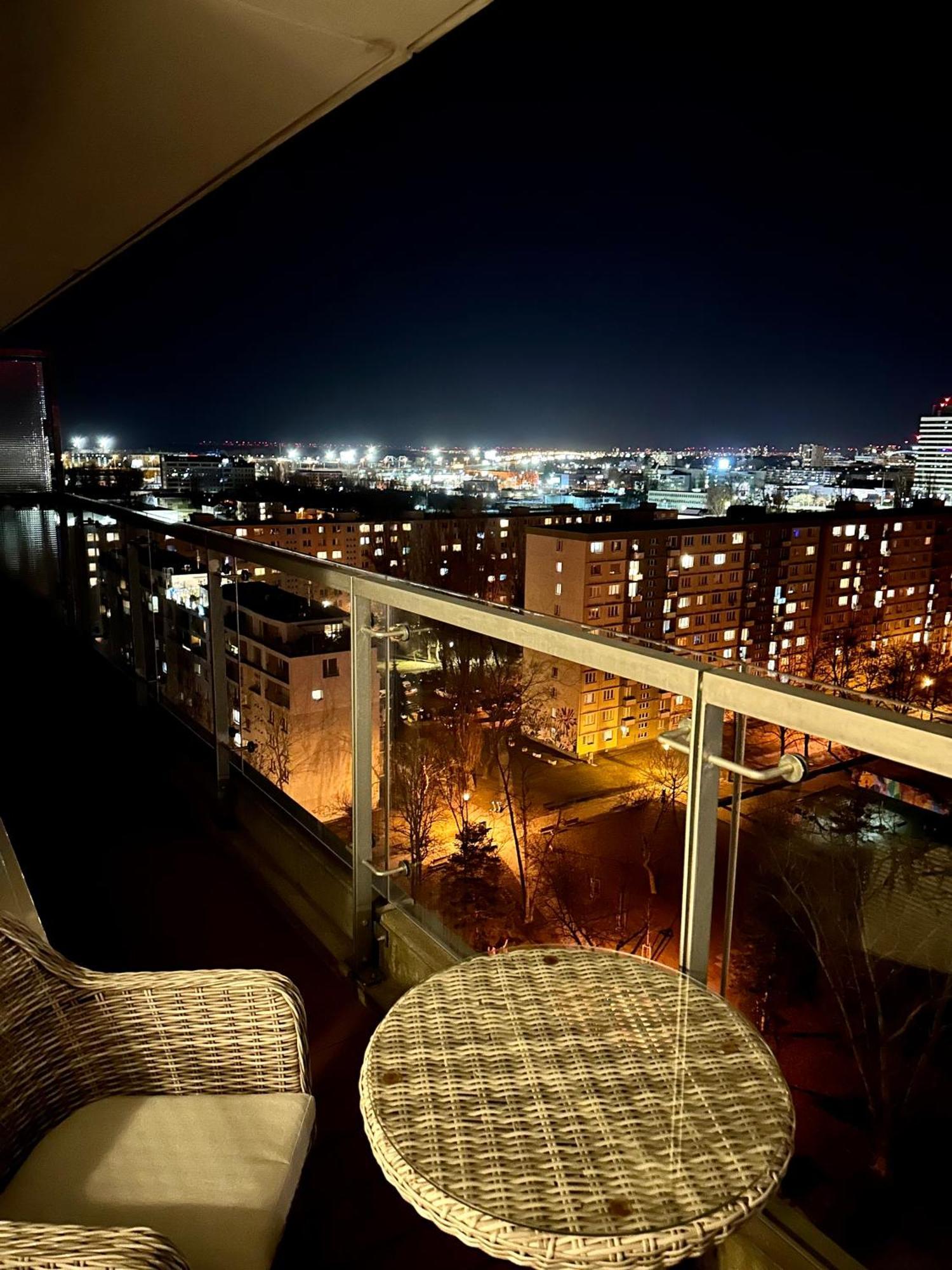 Sunny Apartment With Amazing Terrace On The 13Th Floor Near City Center 布拉迪斯拉发 外观 照片