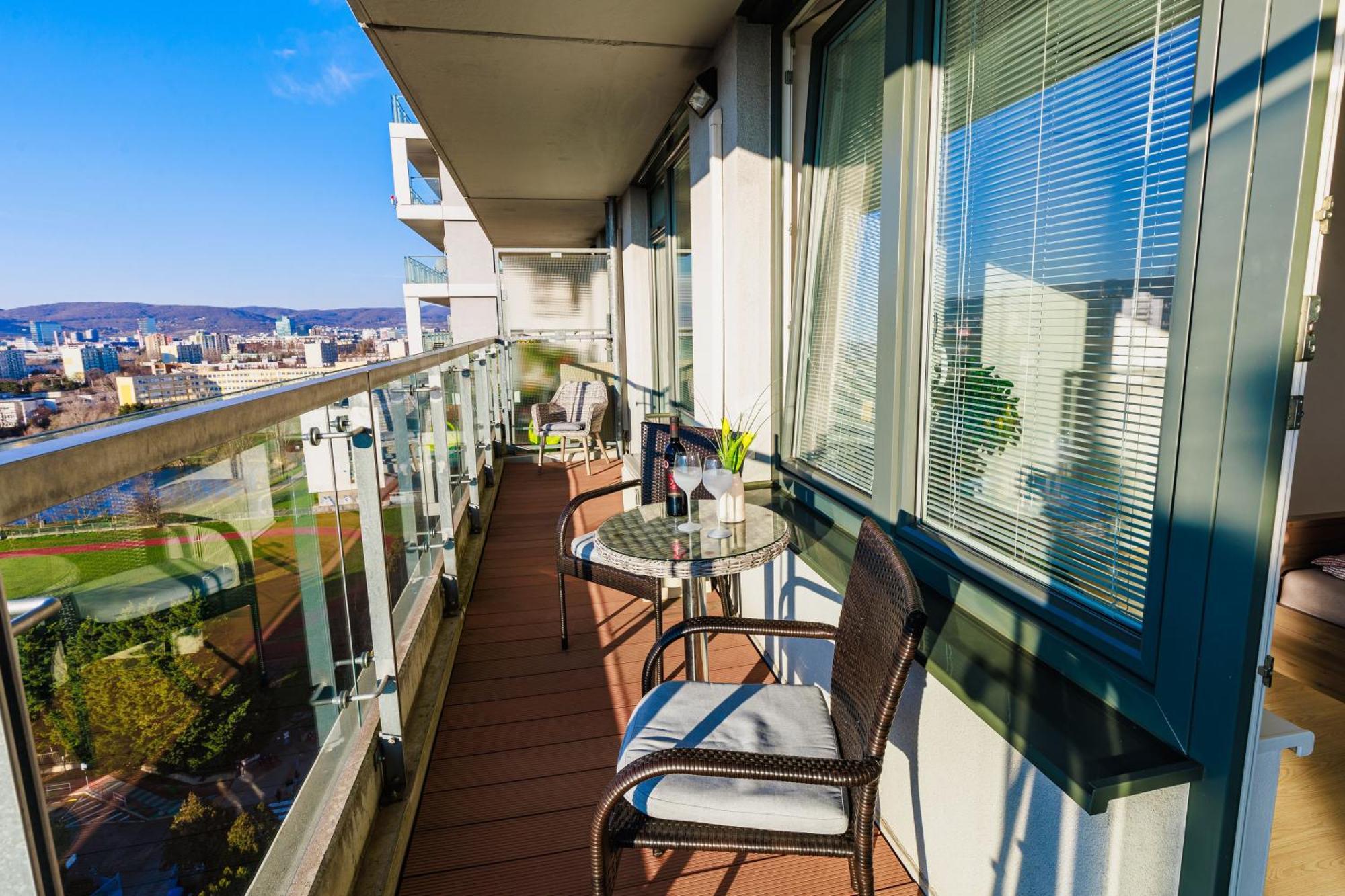 Sunny Apartment With Amazing Terrace On The 13Th Floor Near City Center 布拉迪斯拉发 外观 照片