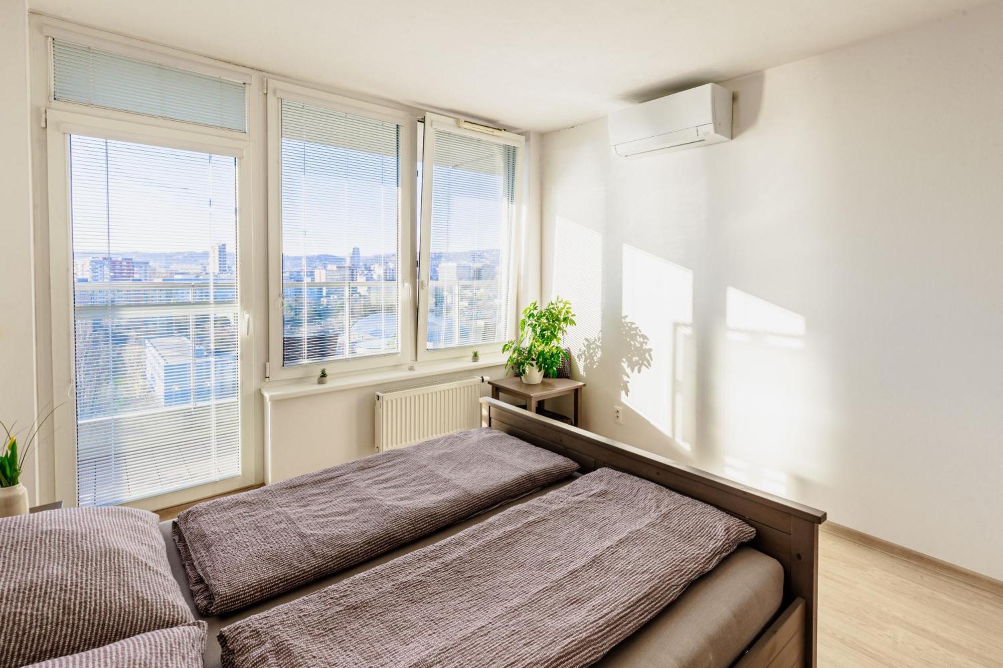 Sunny Apartment With Amazing Terrace On The 13Th Floor Near City Center 布拉迪斯拉发 外观 照片