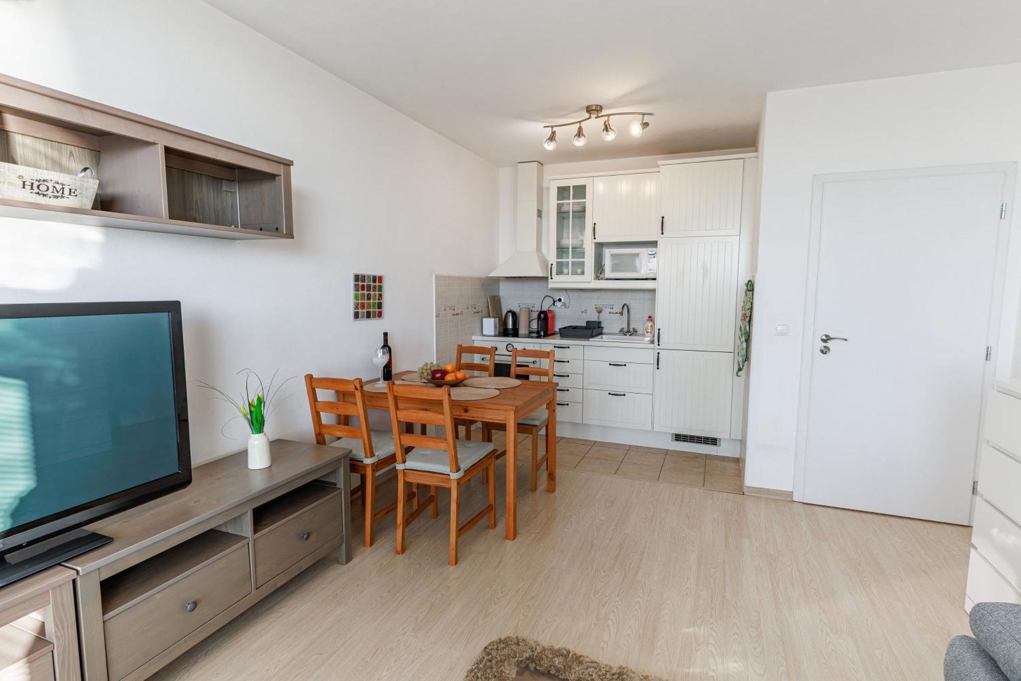 Sunny Apartment With Amazing Terrace On The 13Th Floor Near City Center 布拉迪斯拉发 外观 照片